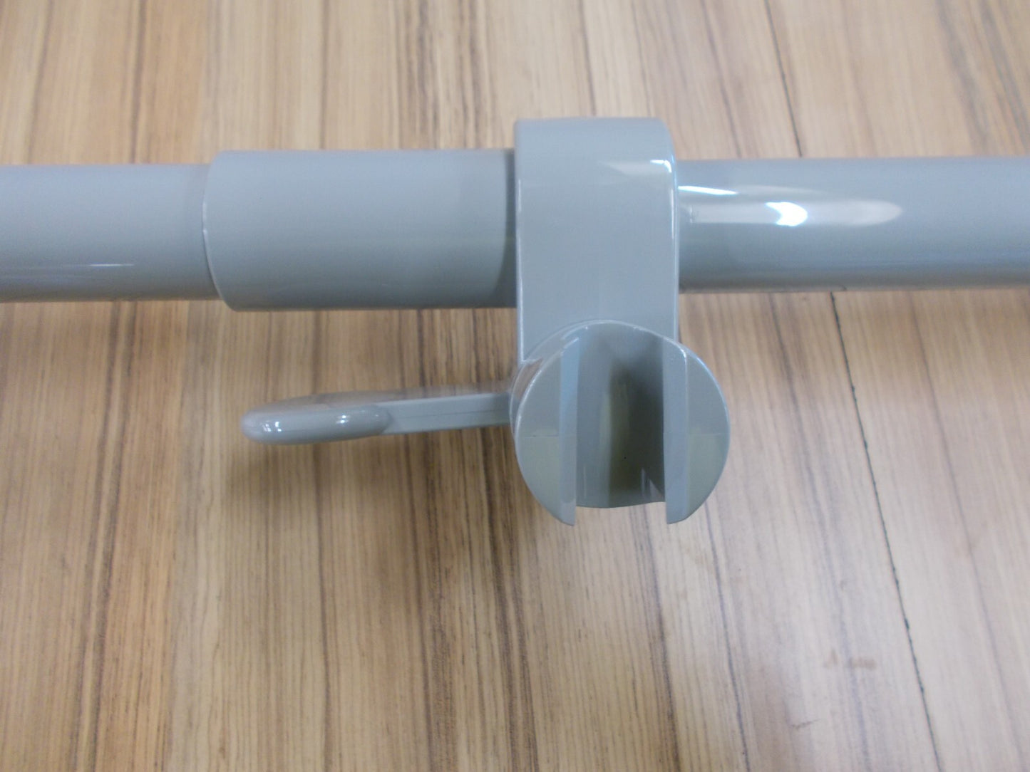 HEWI Winkelgriff mit Brausehalter Serie 801 1150x660 mm in Felsgrau7
