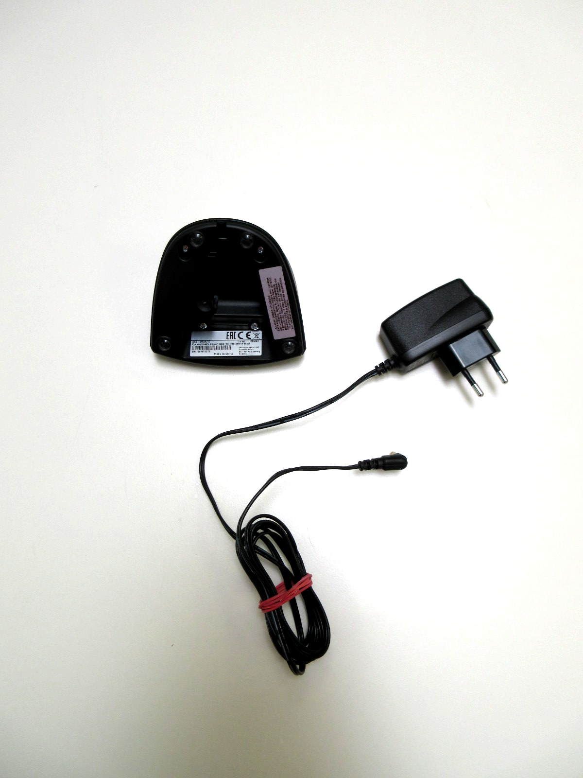 INNOVAPHONE IP 73 WLAN Telefon mit Ladestation7