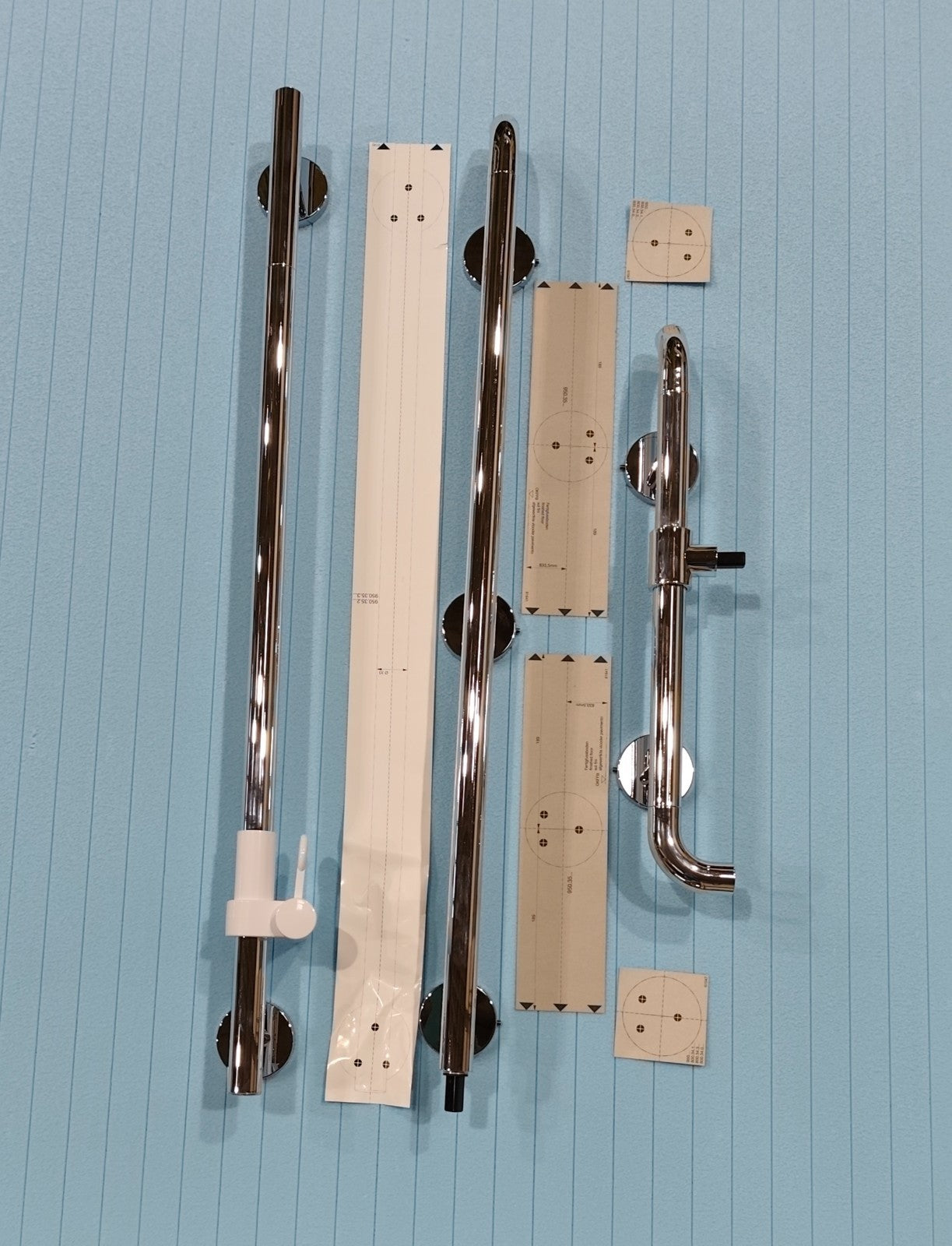 HEWI Duschhandlauf mit verschiebbarer Brausehalterstange WARM TOUCH11