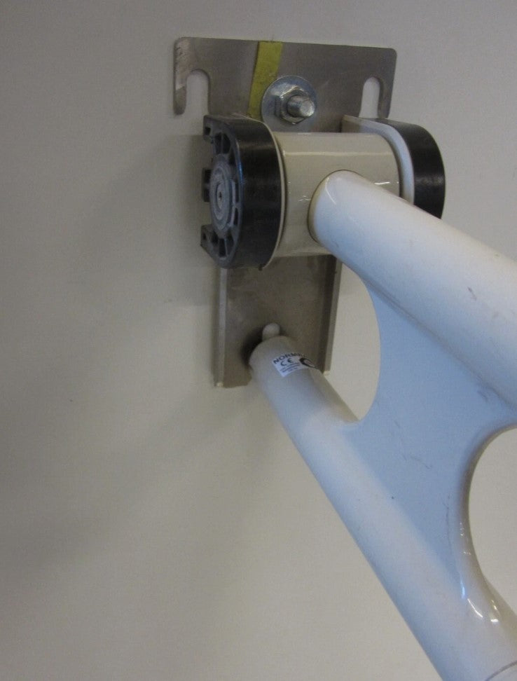 Normbau Stützklappgriff 700mm Hellgrau mit Gebrauchsspuren Ausstellungsstück2