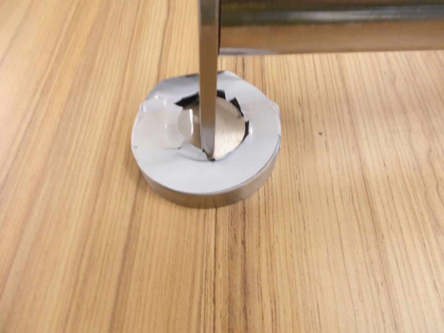 HEWI Dusch-Wannenhandlauf mit verschiebbarer Brausehalterstange  System 9006