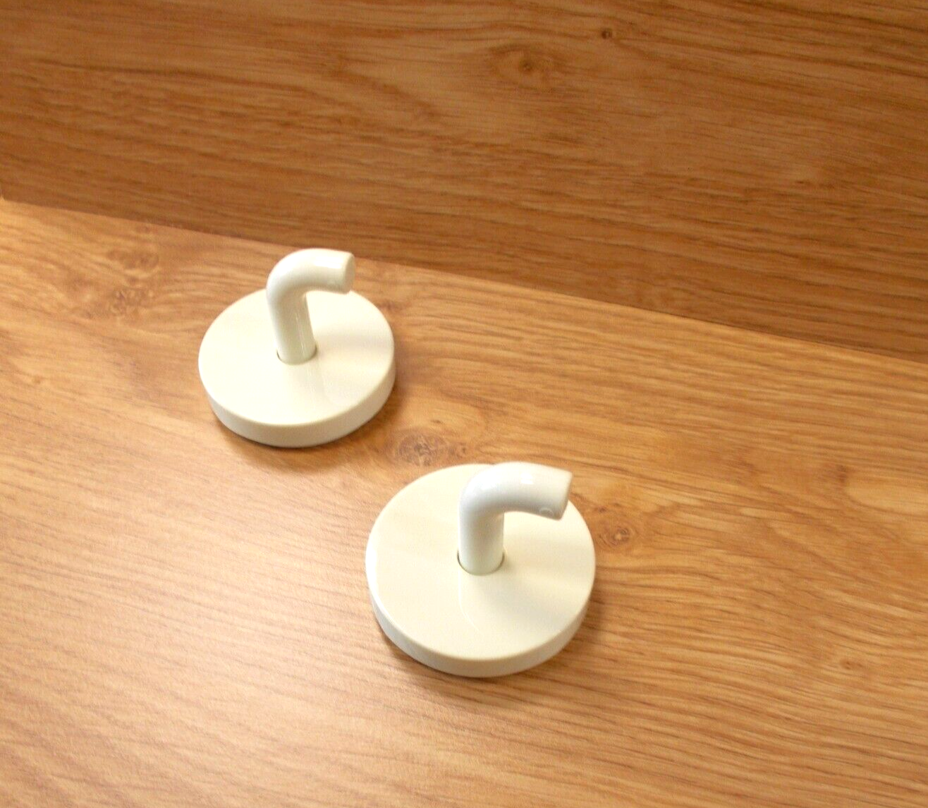 PBA Wandhaken 4CN.488.000P.01 Weiß ø 52 mm1