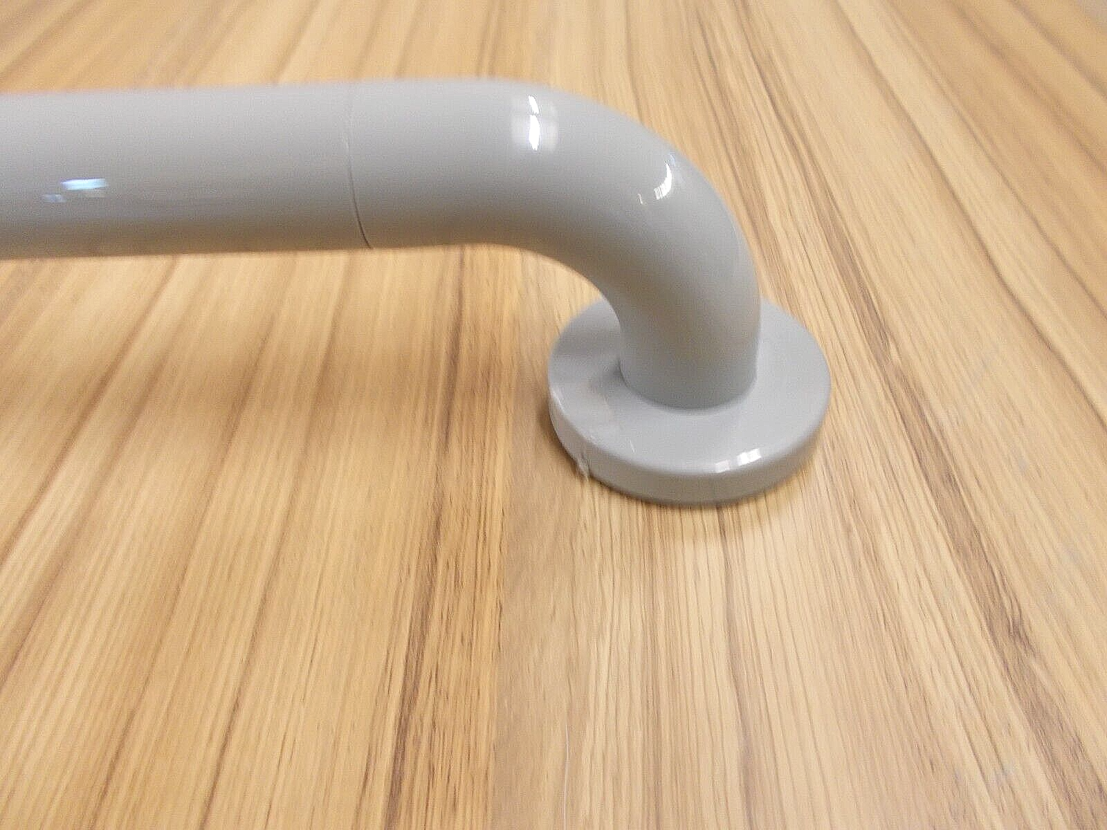 HEWI Winkelgriff mit Brausehalter Serie 801 1150x660 mm in Felsgrau3