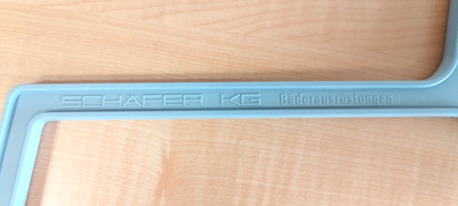 SCHÄFER Badkleiderbügel mit Netztasche und Schuhhaken  8006 RAL 7001 Silbergrau3
