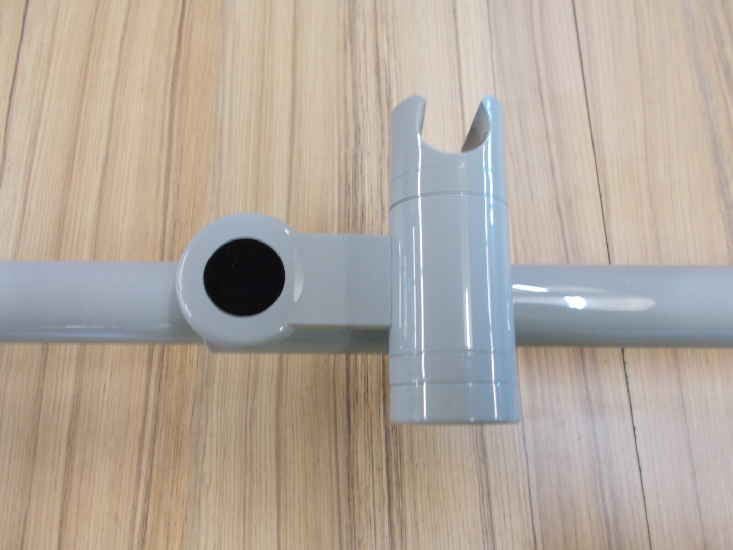 HEWI Winkelgriff mit Brausehalter Serie 801 1150x660 mm in Felsgrau6