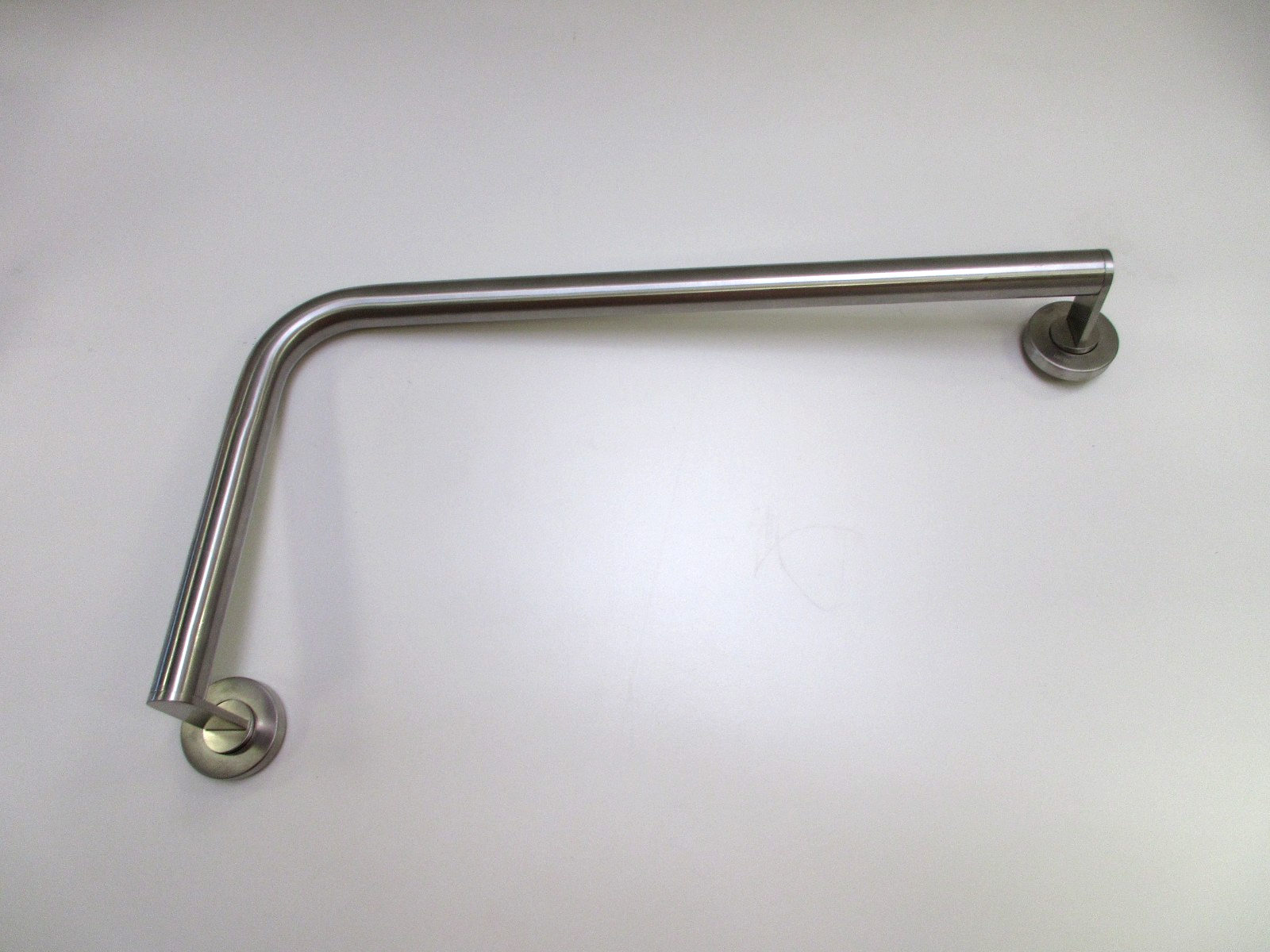 HEWI Winkelgriff Serie 900 Edelstahl matt geschliffen3