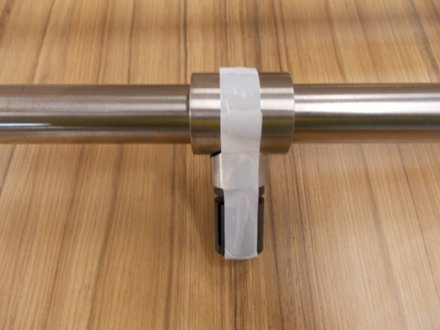 HEWI Dusch-Wannenhandlauf mit verschiebbarer Brausehalterstange  System 9002