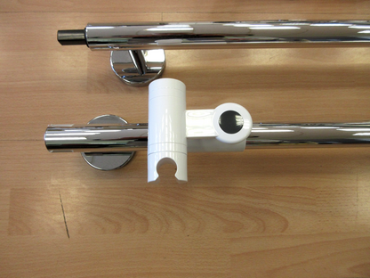 HEWI Duschhandlauf mit verschiebbarer Brausehalterstange WARM TOUCH1