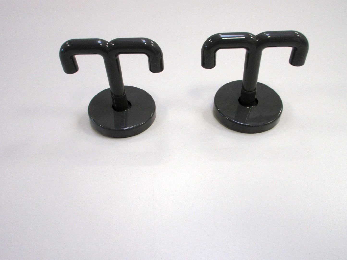 HEWI Doppelhaken der Serie 477 2er Pack Felsgrau0