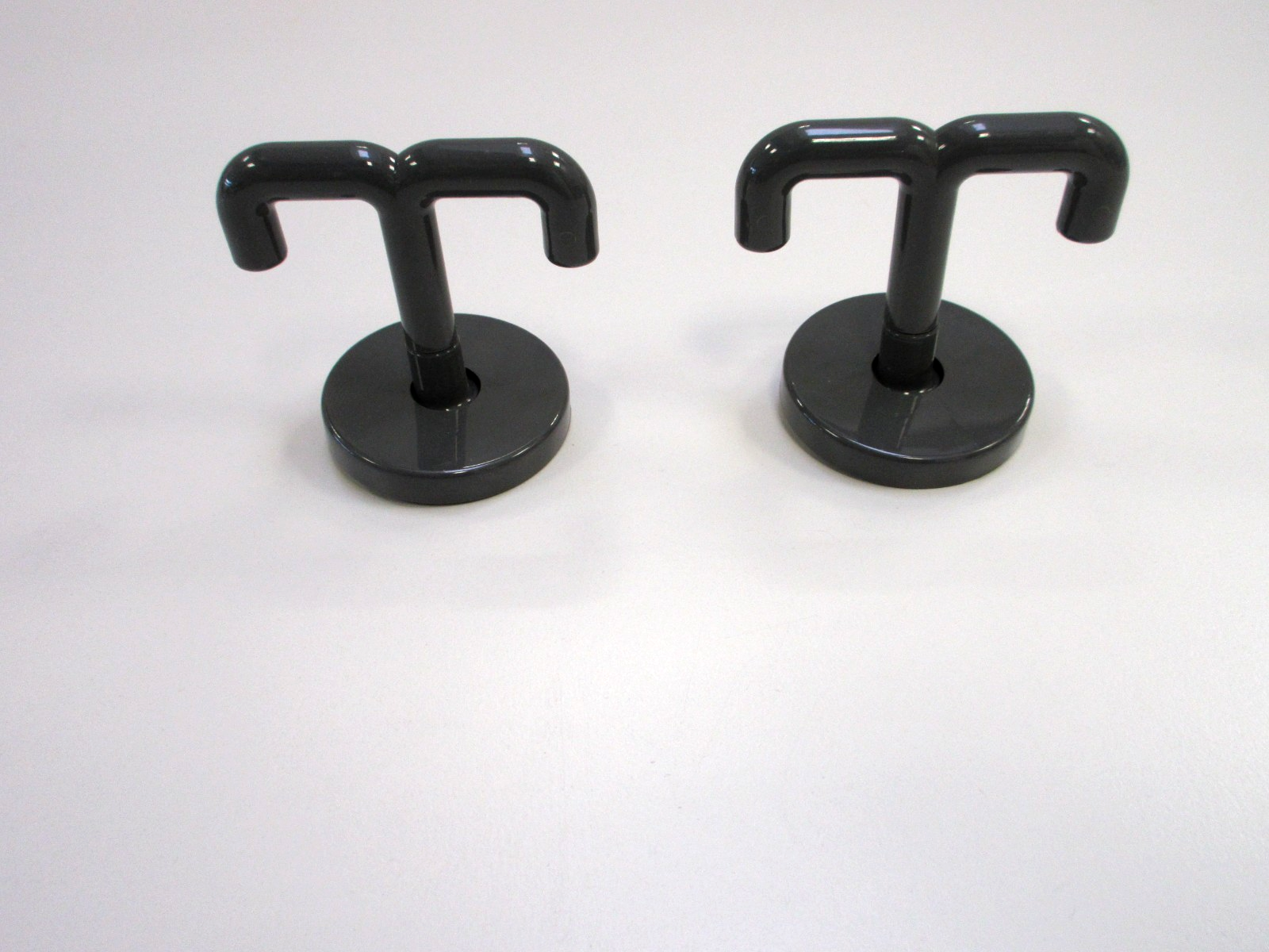 HEWI Doppelhaken der Serie 477 2er Pack Felsgrau0