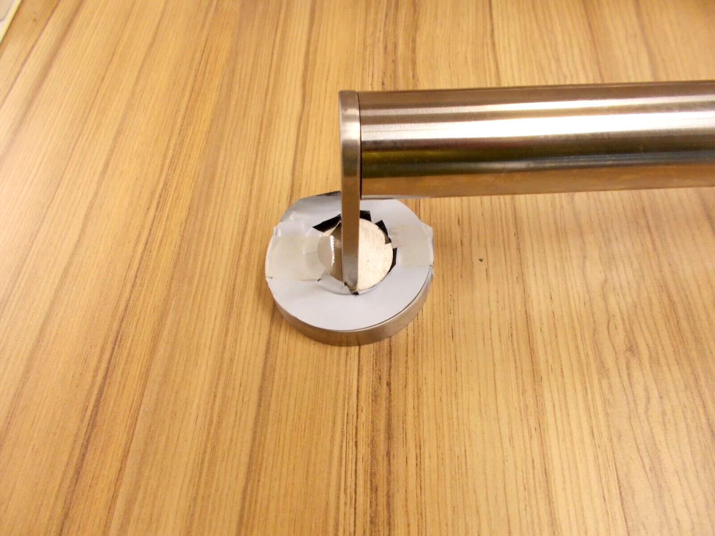 HEWI Dusch-Wannenhandlauf mit verschiebbarer Brausehalterstange  System 9005