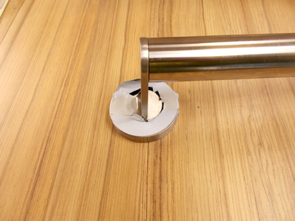 HEWI Dusch-Wannenhandlauf mit verschiebbarer Brausehalterstange  System 9005